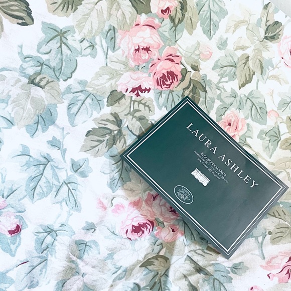 Vintage Laura Ashley Blouson Valance Cottage Rose Flowers Cottagecore 86" x 15" - Picture 1 of 8